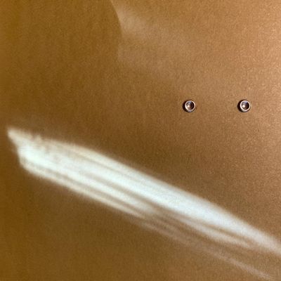 Abstract image of light streaks conveying the idea of airflow and breathing.